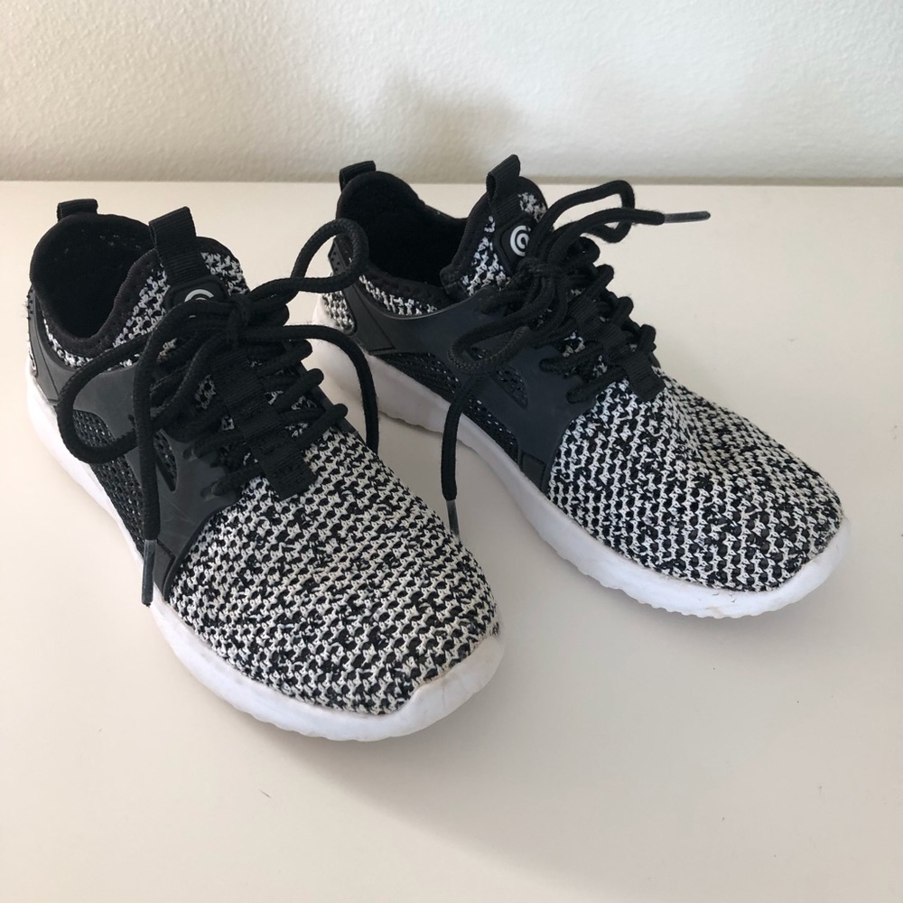 Cat & Jack Kids Sneakers - Size 2